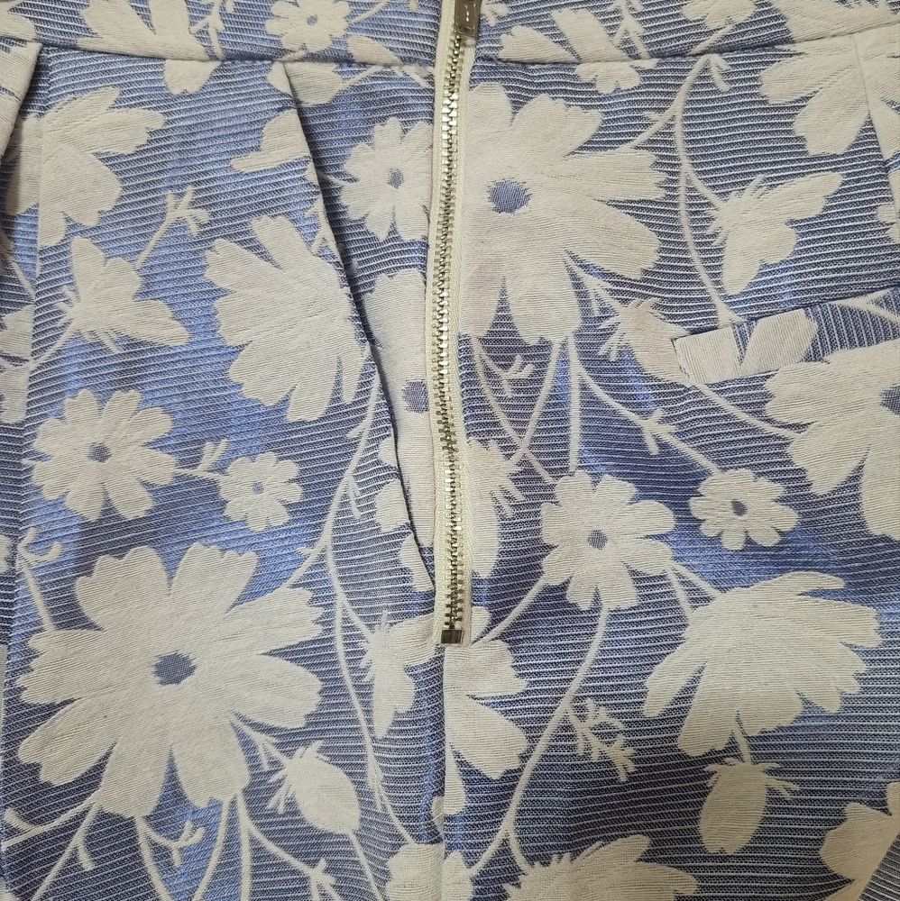 Shorts - Picture 2 of 4